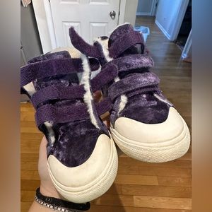 Cat & Jack little girls size 11 fleece lined gym shoes